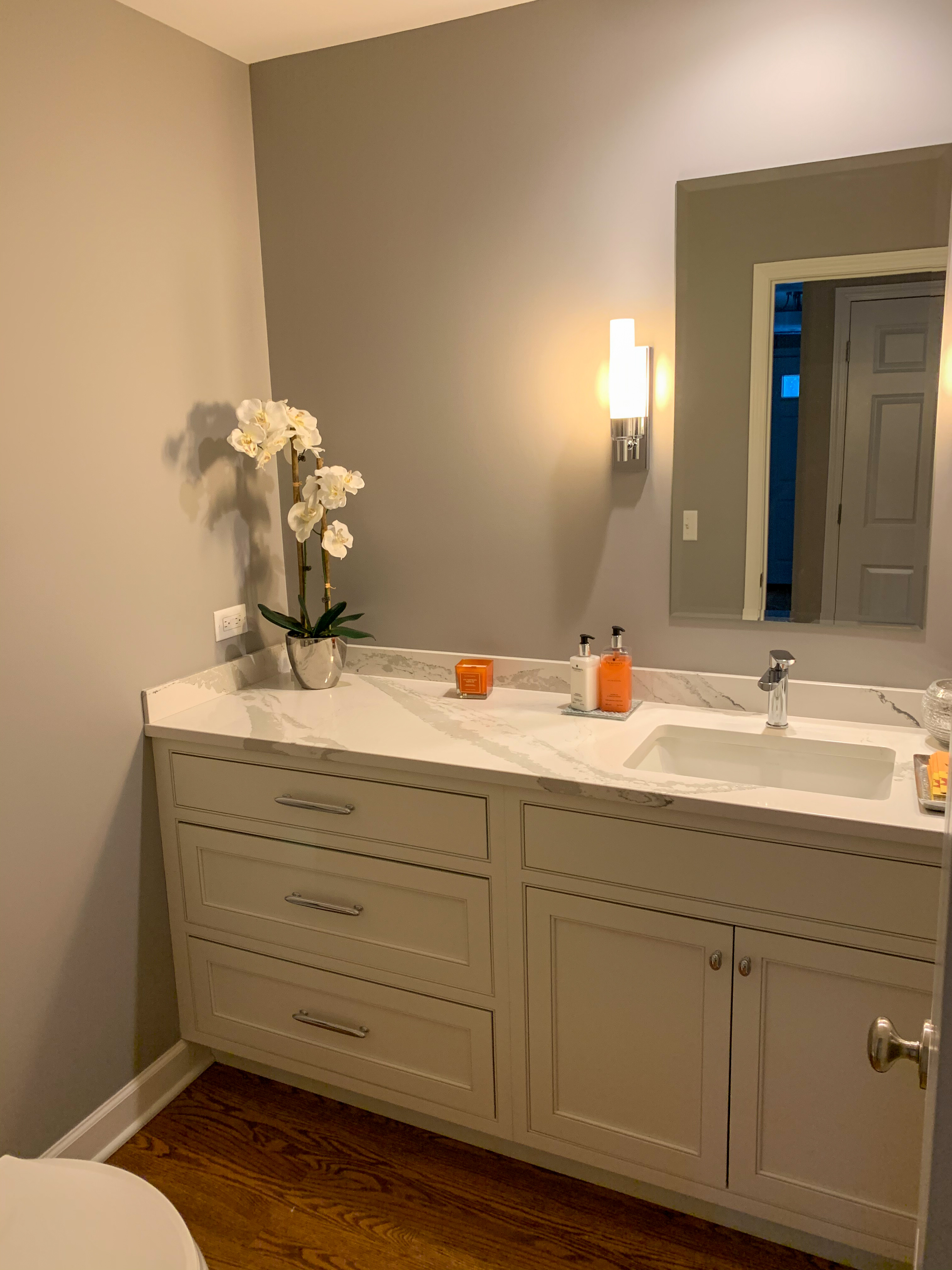 Hall bath Schaumburg